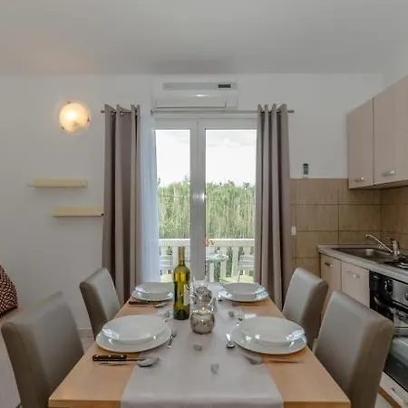 In Privlaka With Sea View, Balcony, Air Conditioning, W-lan 667-2 * Privlaka (Zadar)