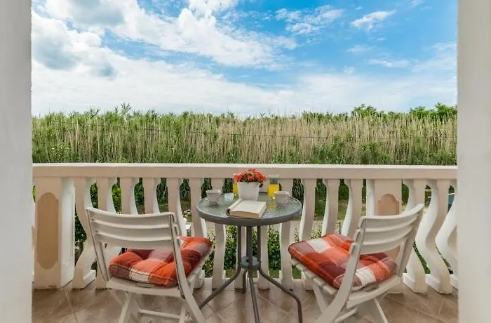 In With Sea View, Balcony, Air Conditioning, W-lan 667-2